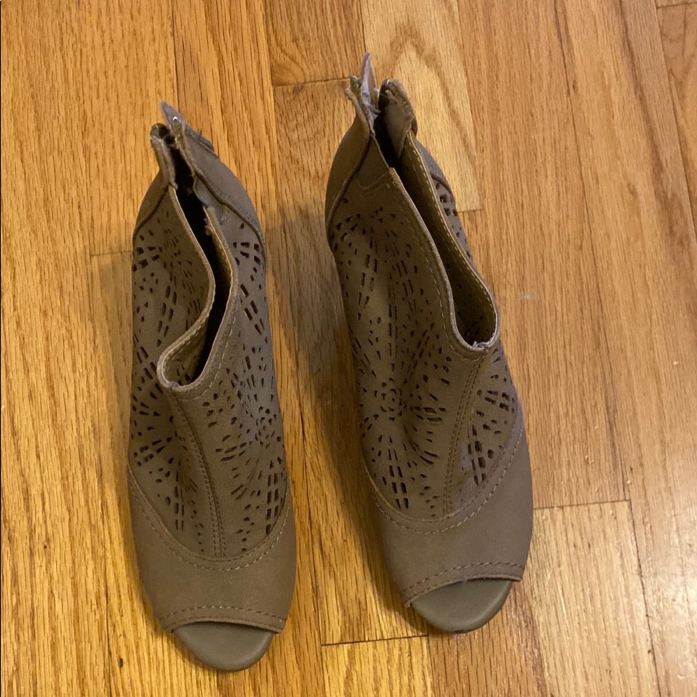Earth Origins Brown Heeled Boots with Comfort and Style